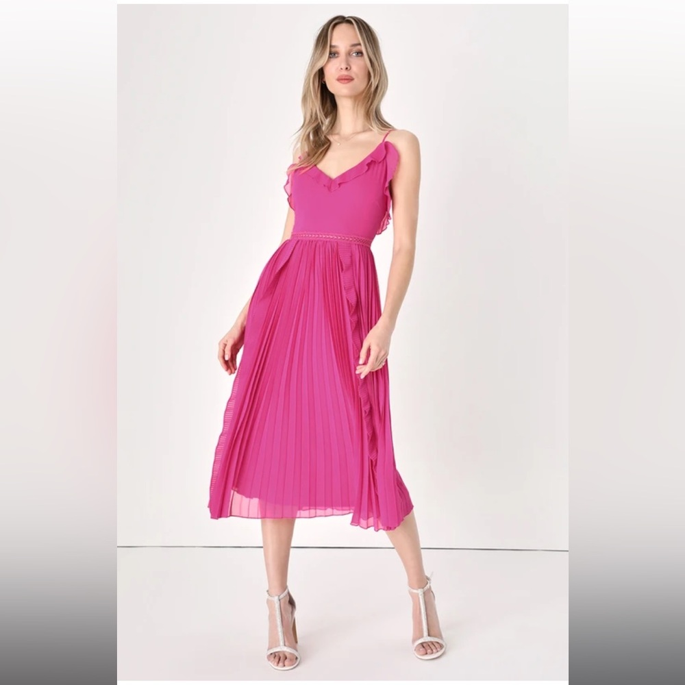 NWT, Lulu’s Never a Dull Moment Magenta Pink Tie-Strap Pleated Midi Dress